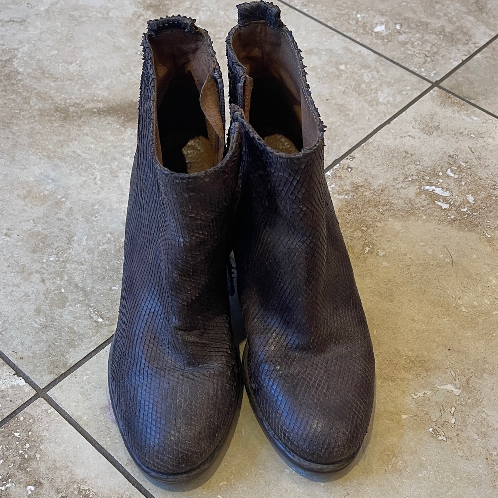 Formentini made in Italy brown snake skin bootie